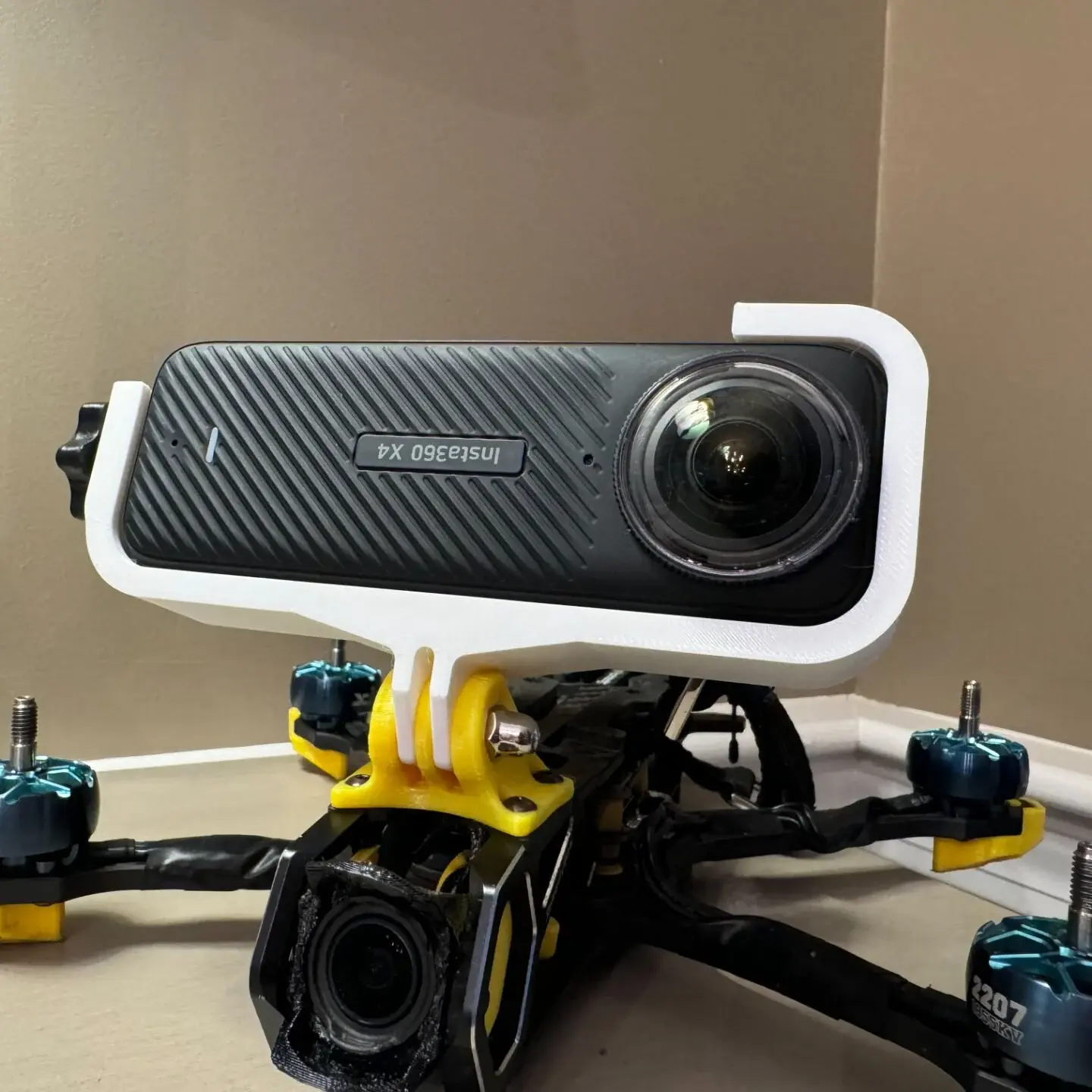 Insta360 x4 Yatay Çekim Aparatı Beyaz