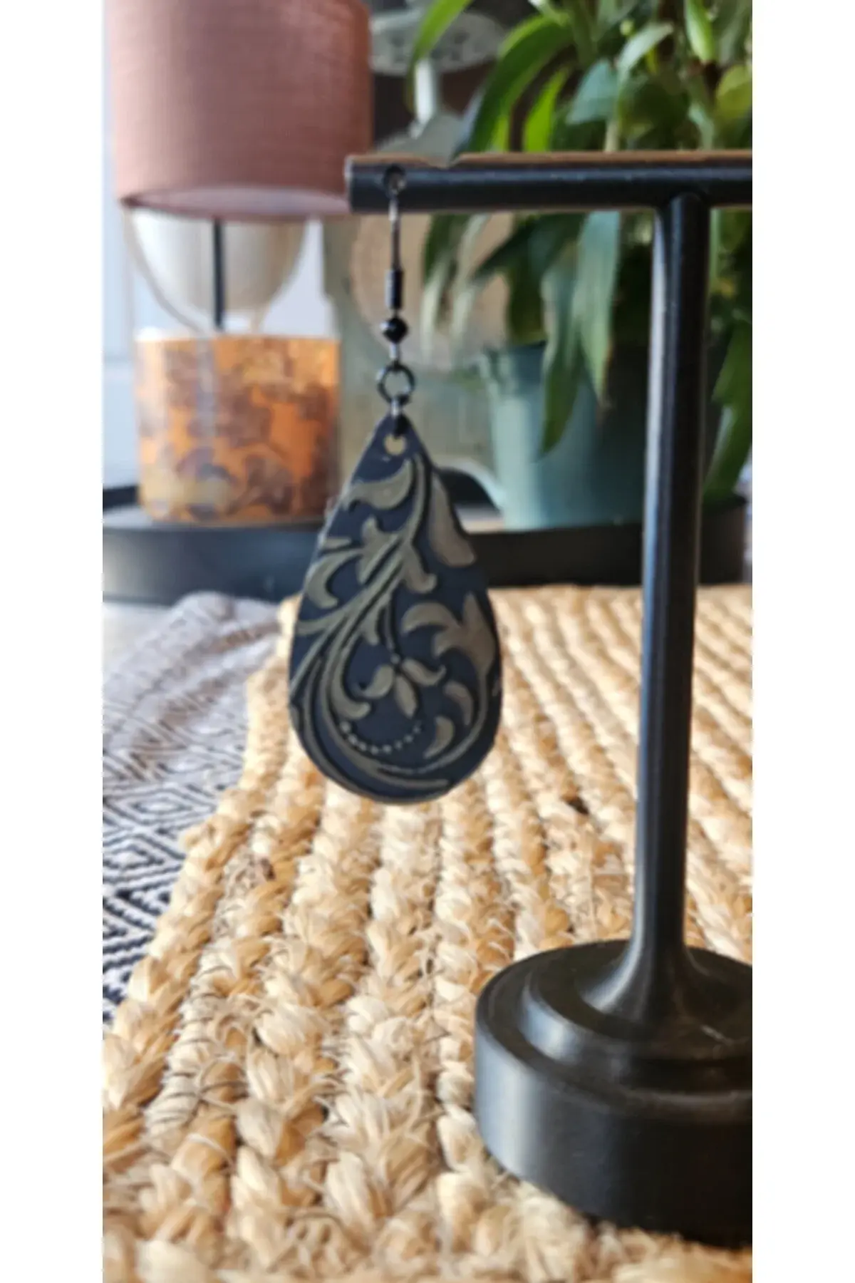 Damla Çiçek Küpe Siyah - Gold