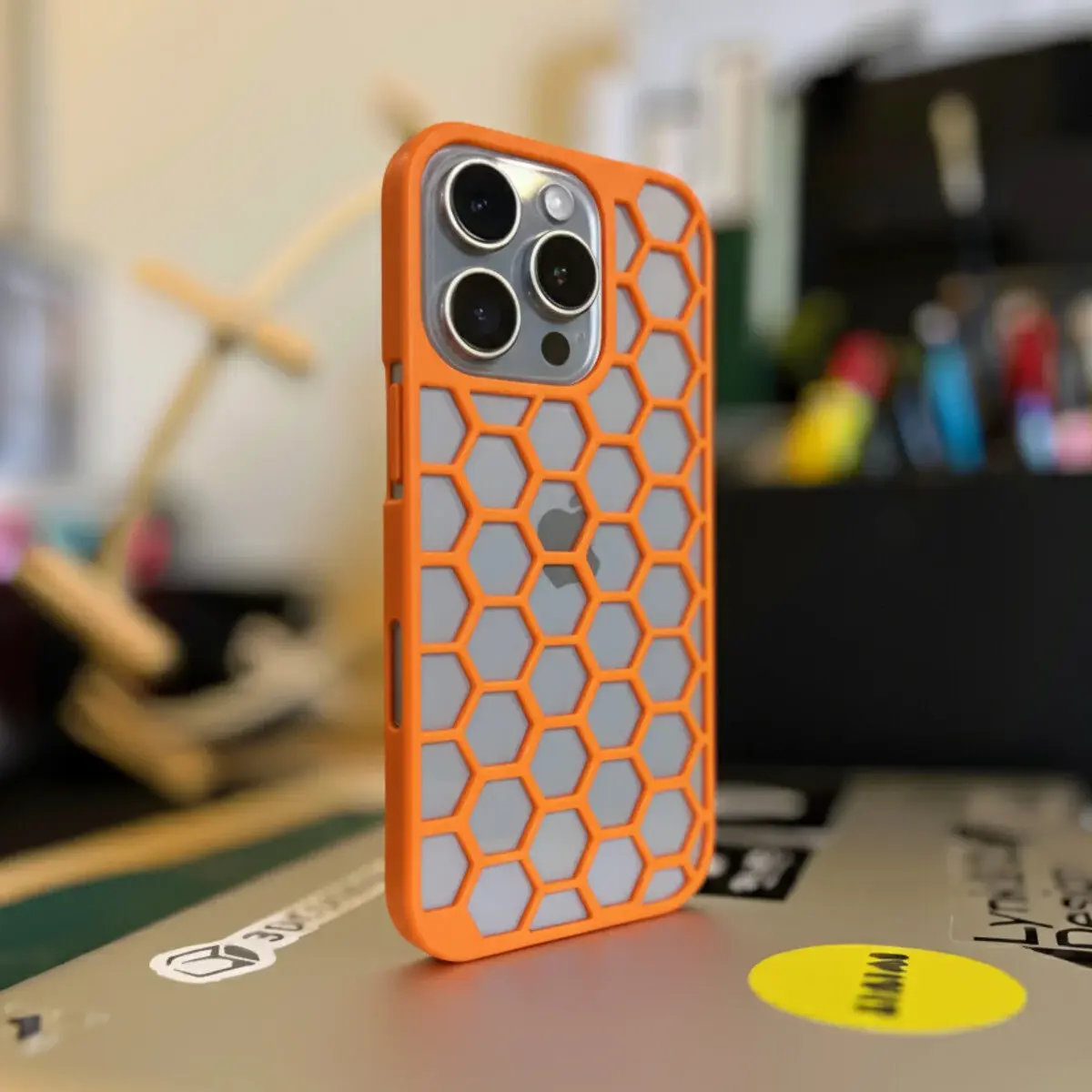 Iphone 16 Pro Delikli Telefon Kılıfı Turuncu
