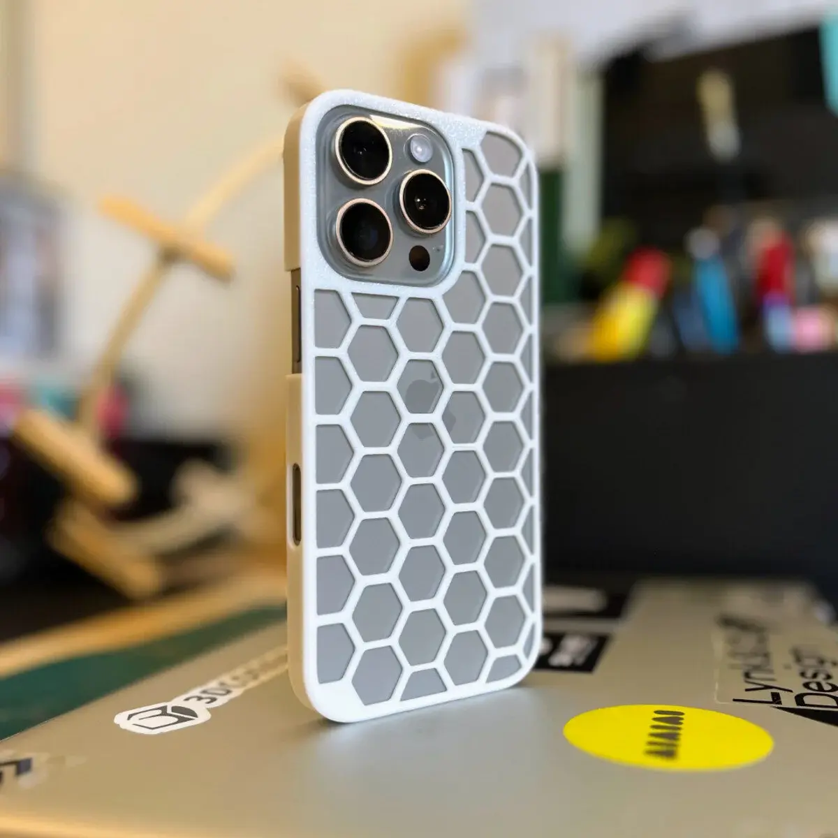 Iphone 16 Pro Delikli Telefon Kılıfı Beyaz