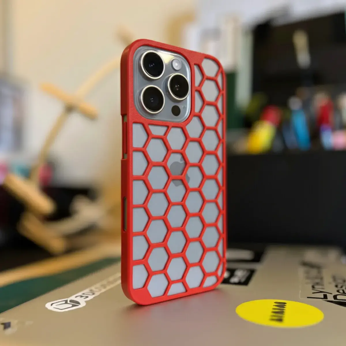 Iphone 16 Pro Delikli Telefon Kılıfı Kırmızı