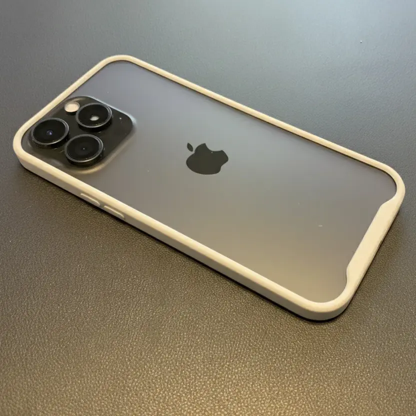 Iphone 15 Pro Max Koruyucu Çerçeve Beyaz
