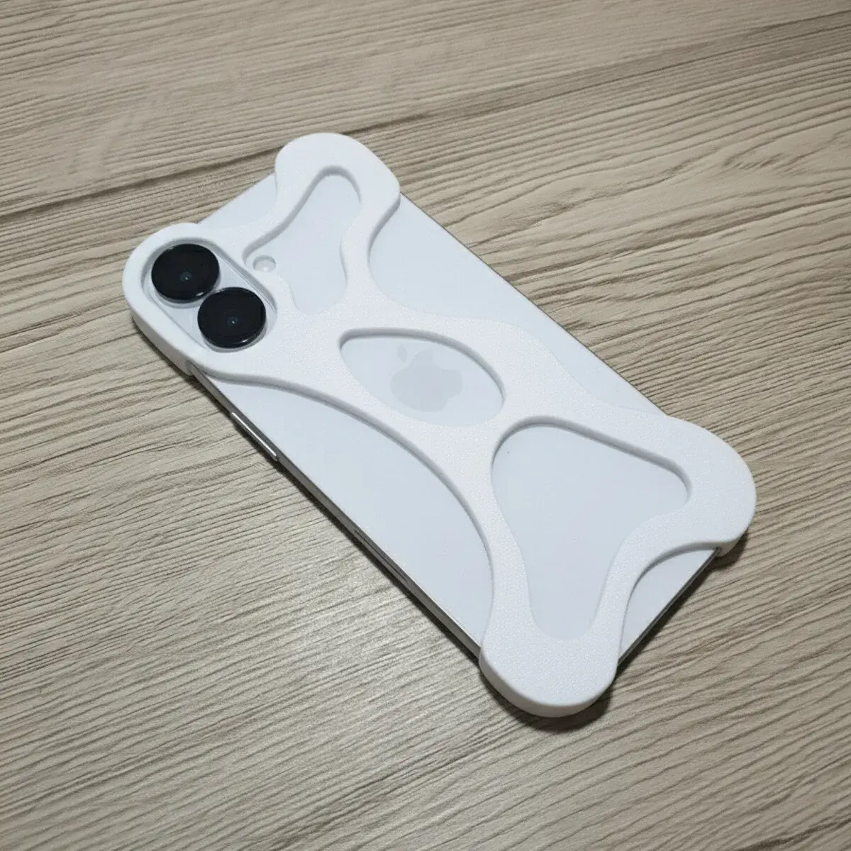 Iphone 16 Koruyucu Çerçeve Beyaz